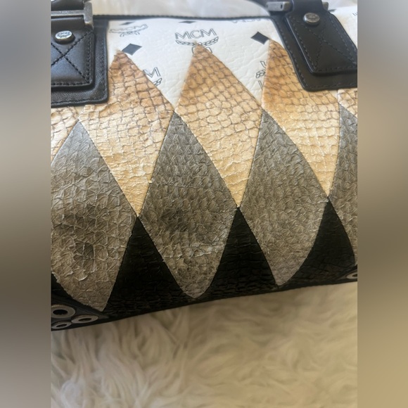 MCM MILANO BOSTON LIMITED - Picture 8 of 17